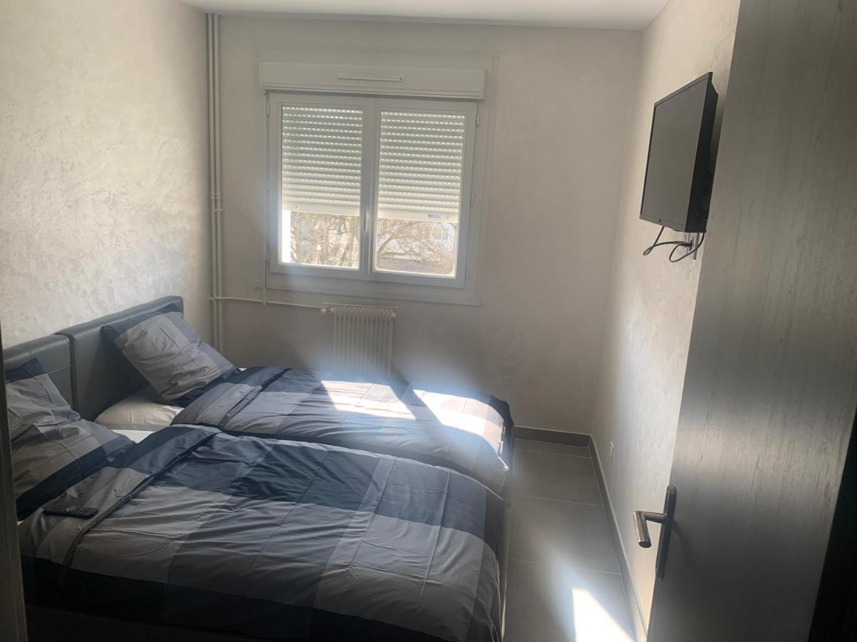 F3 Appartement 2 Chambre Un Salon Avec Wifi Saint-Jean-de-la-Ruelle Bagian luar foto